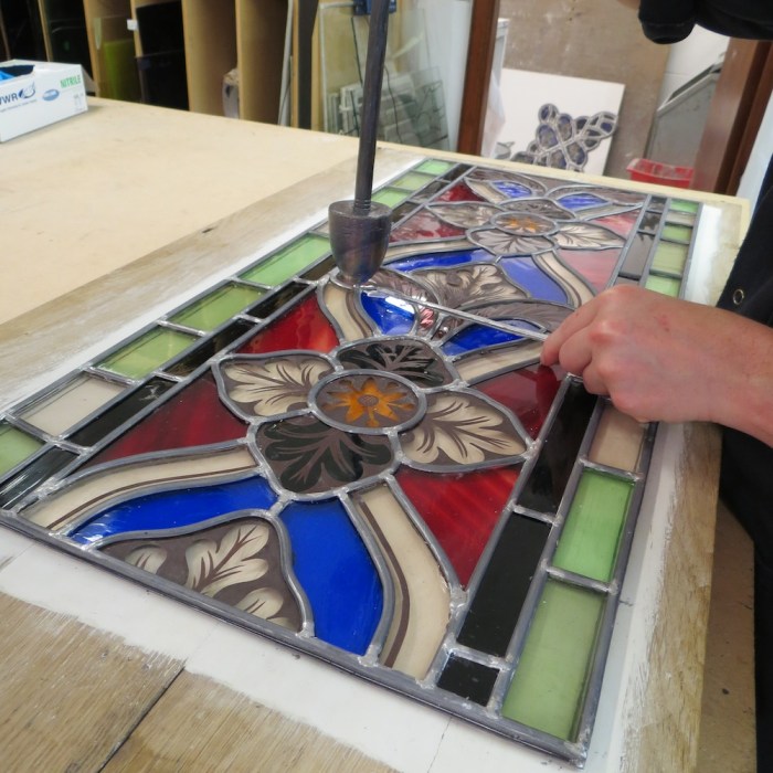 How to decorate windows with stained glass windows